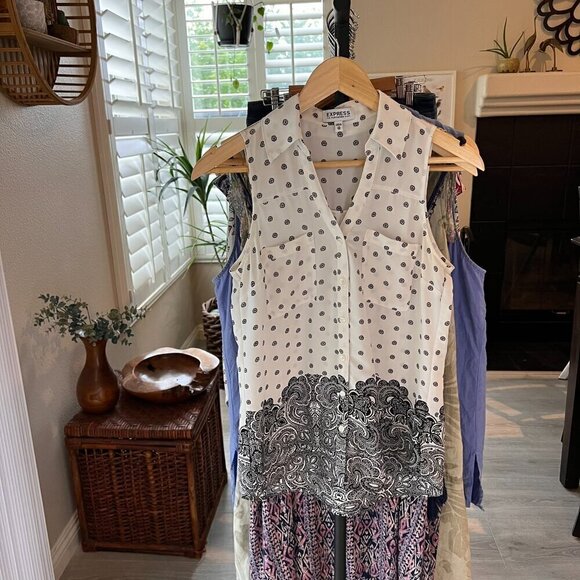 Express Blouse Womens SZ XS The Portifino Shirt Floral Paisley Sleeveless Travel - Picture 15 of 15
